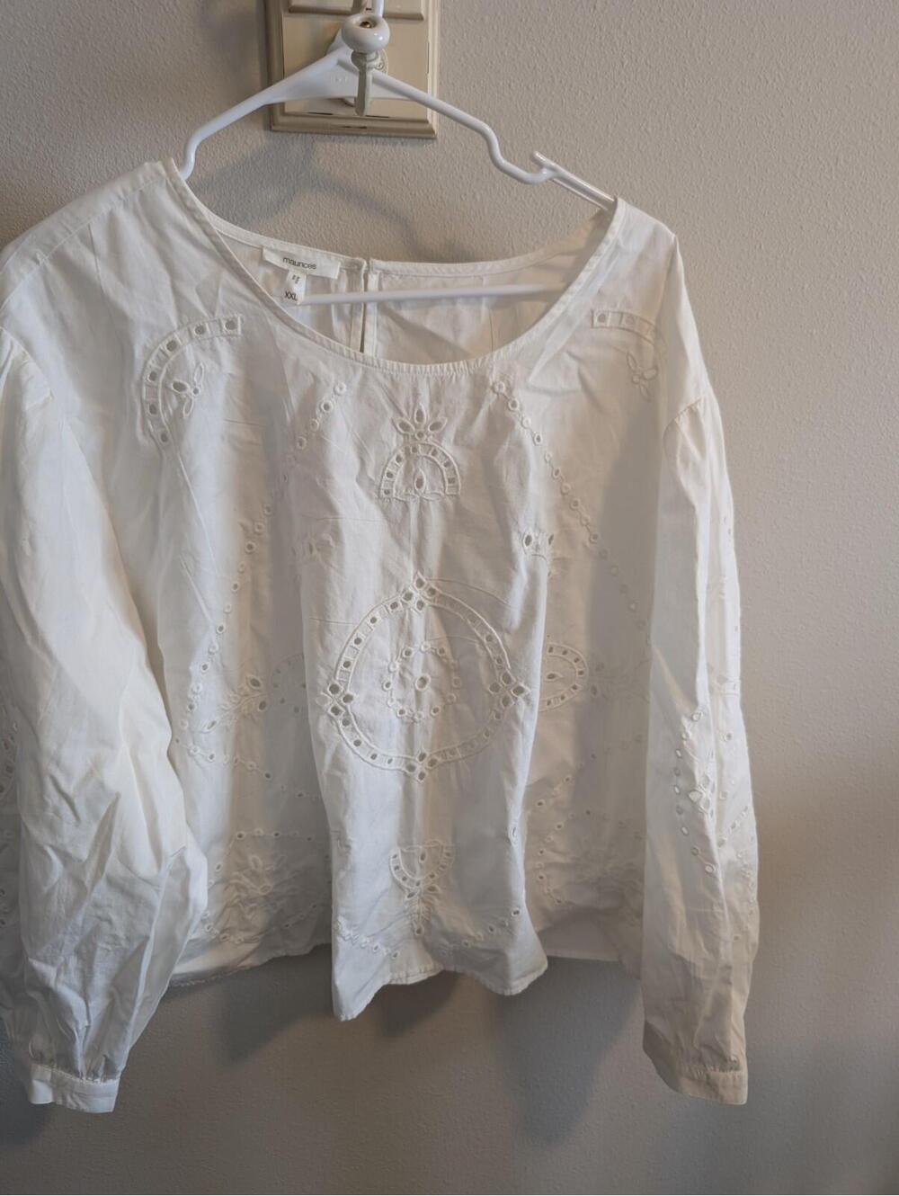 Maurcies Women's XXL White Long Sleeve Eyelit Lace Long Sleeve Top NWT Ethereal